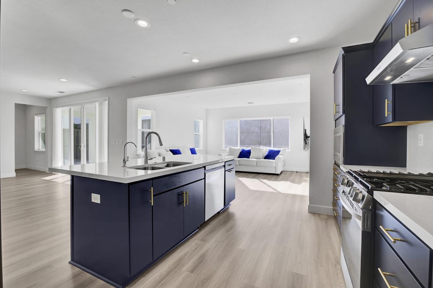 Detail Gallery Image 12 of 43 For 4203 Randa Way, Tracy,  CA 95377 - 5 Beds | 3 Baths