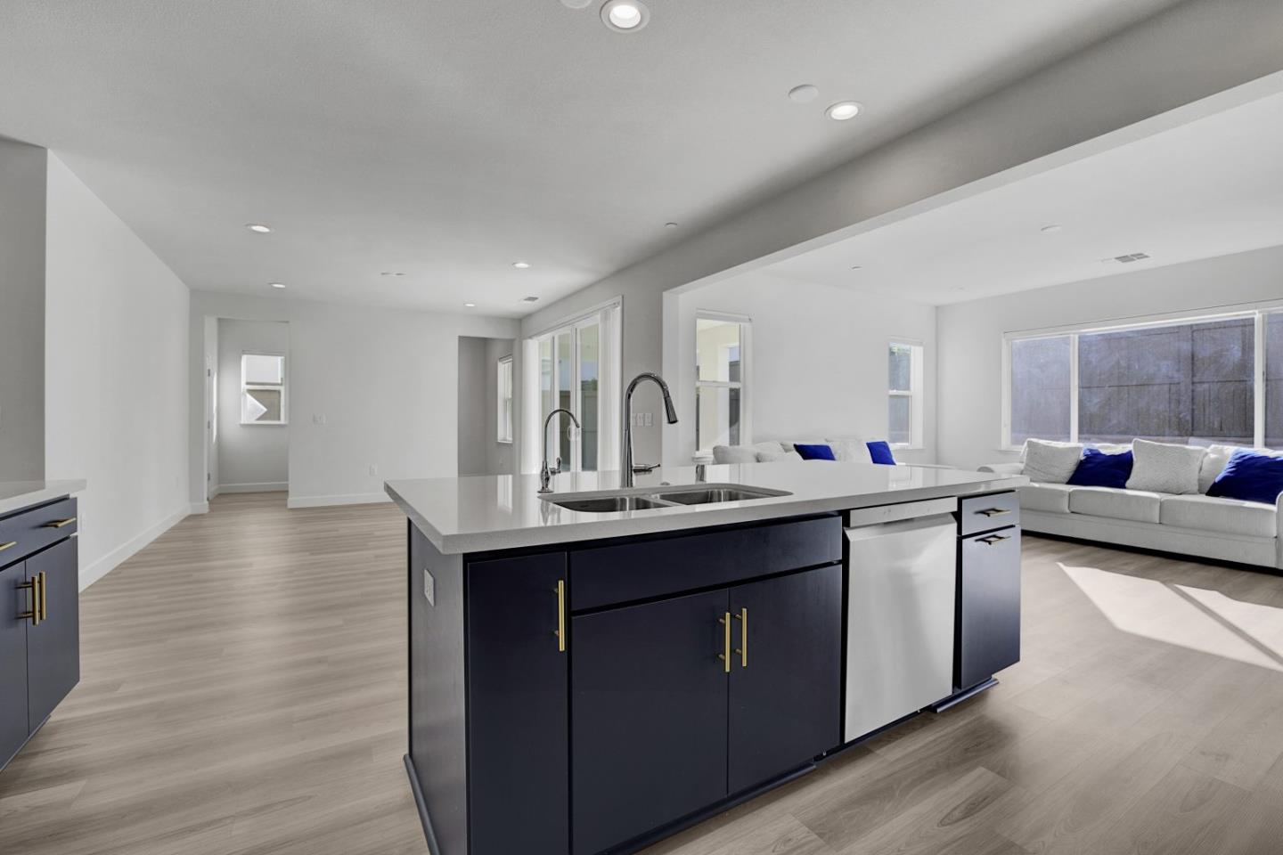 Detail Gallery Image 13 of 43 For 4203 Randa Way, Tracy,  CA 95377 - 5 Beds | 3 Baths