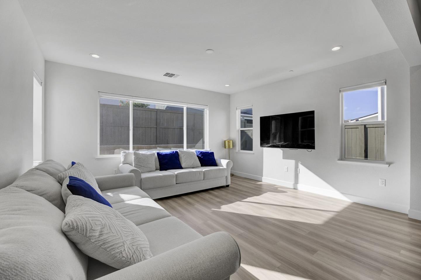 Detail Gallery Image 16 of 43 For 4203 Randa Way, Tracy,  CA 95377 - 5 Beds | 3 Baths