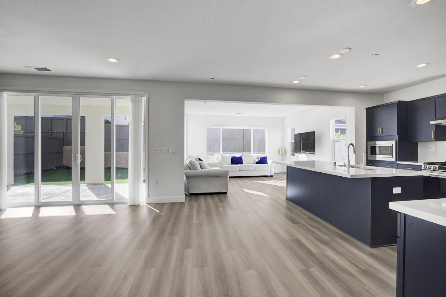 Detail Gallery Image 9 of 43 For 4203 Randa Way, Tracy,  CA 95377 - 5 Beds | 3 Baths