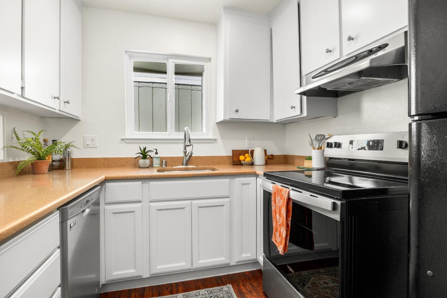 Detail Gallery Image 10 of 33 For 161 Harbor Oaks Cir, Santa Cruz,  CA 95062 - 3 Beds | 1/1 Baths