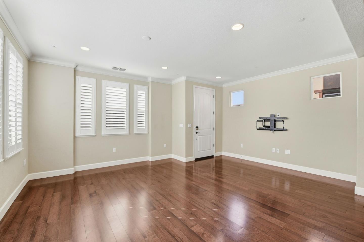 Detail Gallery Image 11 of 74 For 819 Maddox Loop, San Jose,  CA 95123 - 4 Beds | 2/1 Baths