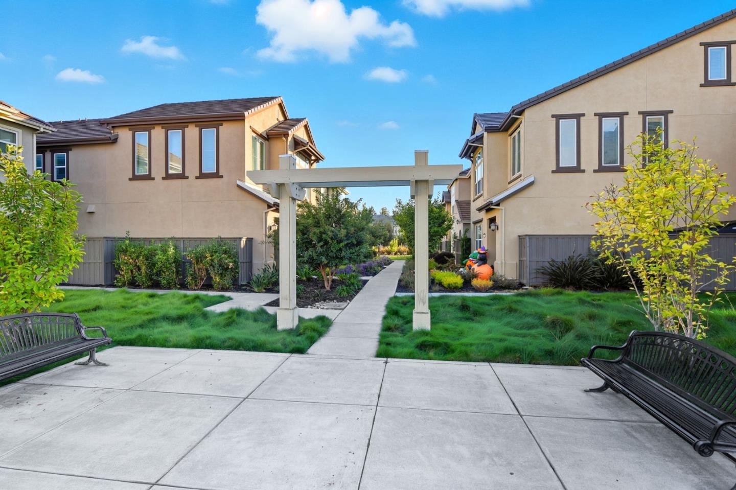 Detail Gallery Image 5 of 74 For 819 Maddox Loop, San Jose,  CA 95123 - 4 Beds | 2/1 Baths