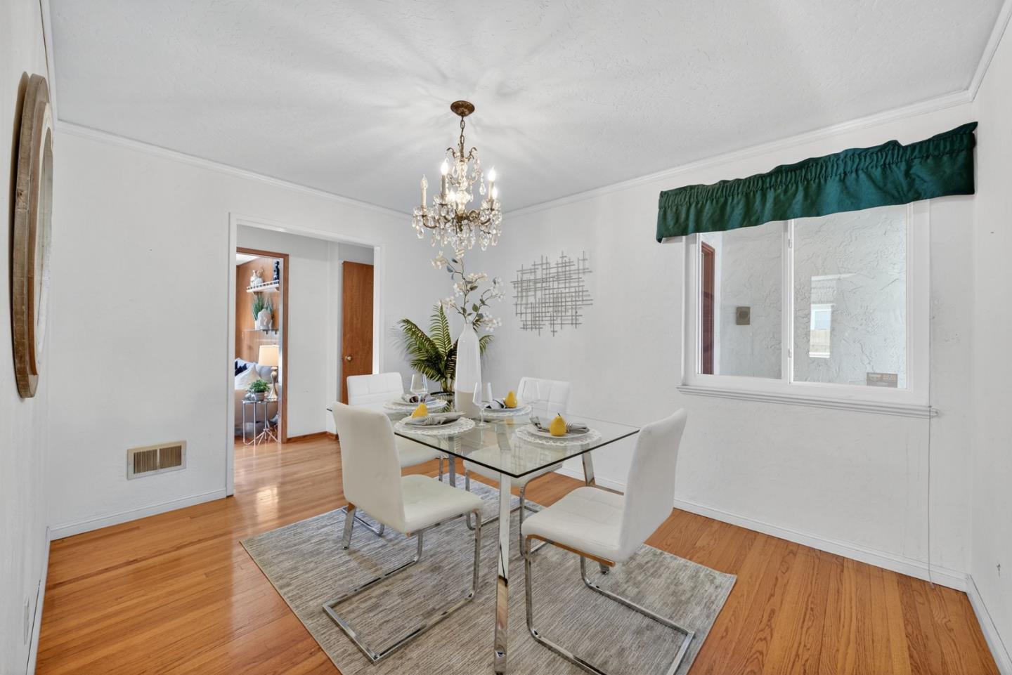 Detail Gallery Image 9 of 46 For 3277 Ensalmo Ave, San Jose,  CA 95118 - 3 Beds | 2/1 Baths