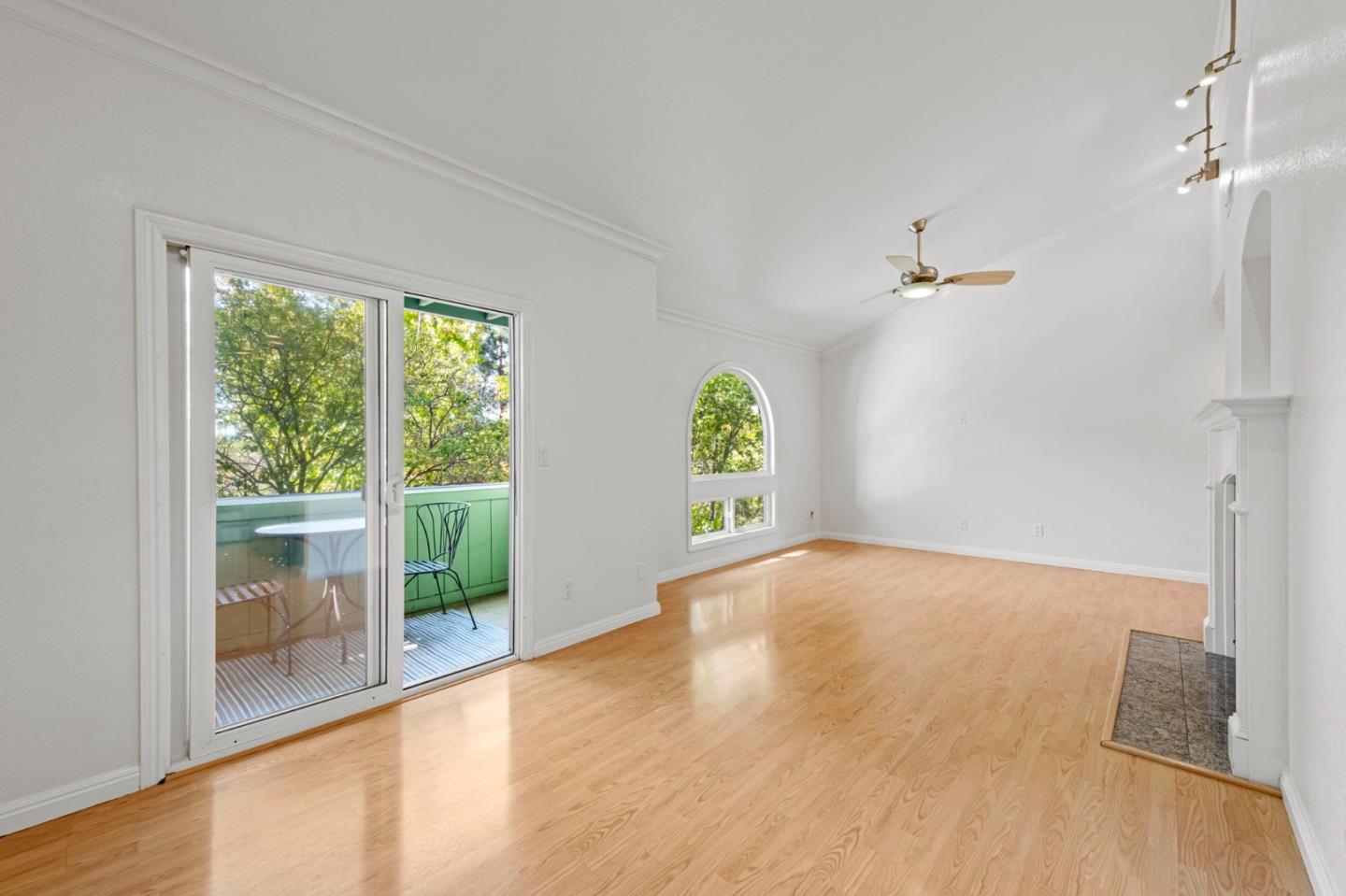 Detail Gallery Image 11 of 36 For 3717 Clayton Rd, Concord,  CA 94521 - 2 Beds | 2/1 Baths