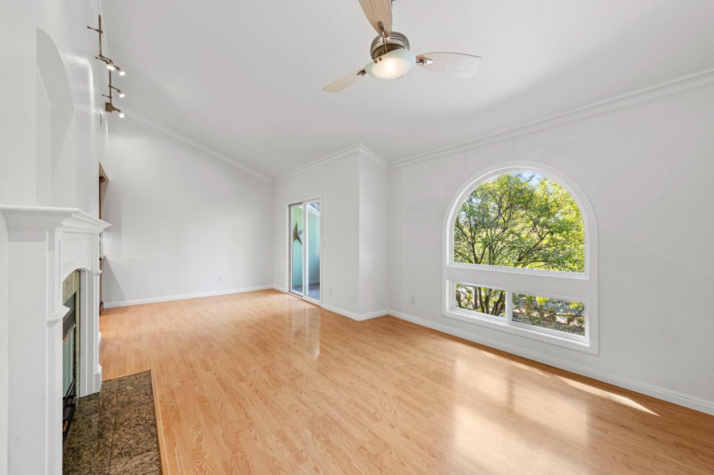 Detail Gallery Image 7 of 36 For 3717 Clayton Rd, Concord,  CA 94521 - 2 Beds | 2/1 Baths