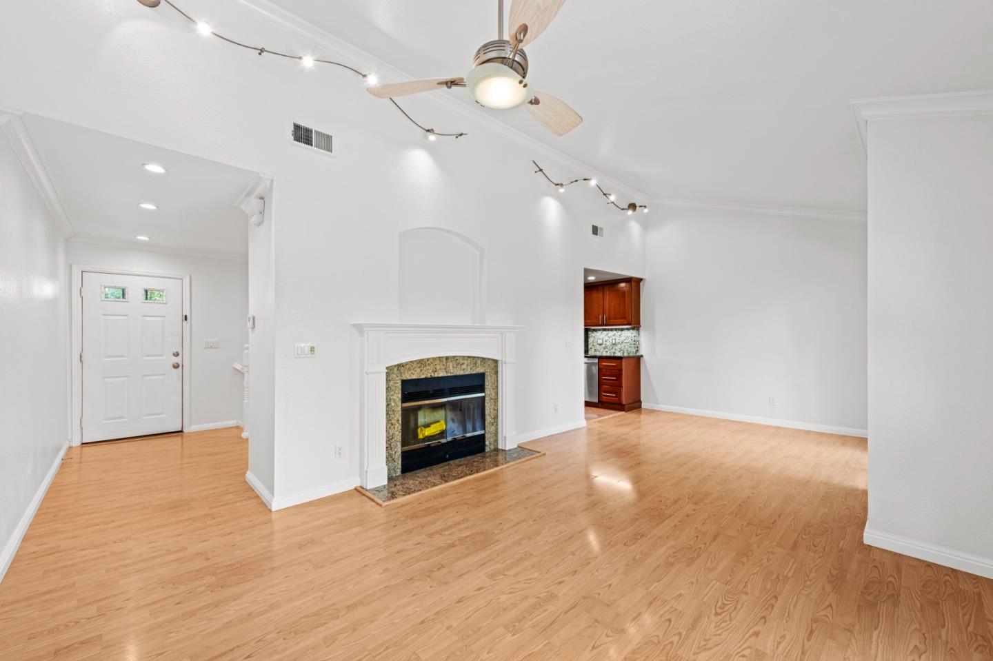 Detail Gallery Image 8 of 36 For 3717 Clayton Rd, Concord,  CA 94521 - 2 Beds | 2/1 Baths