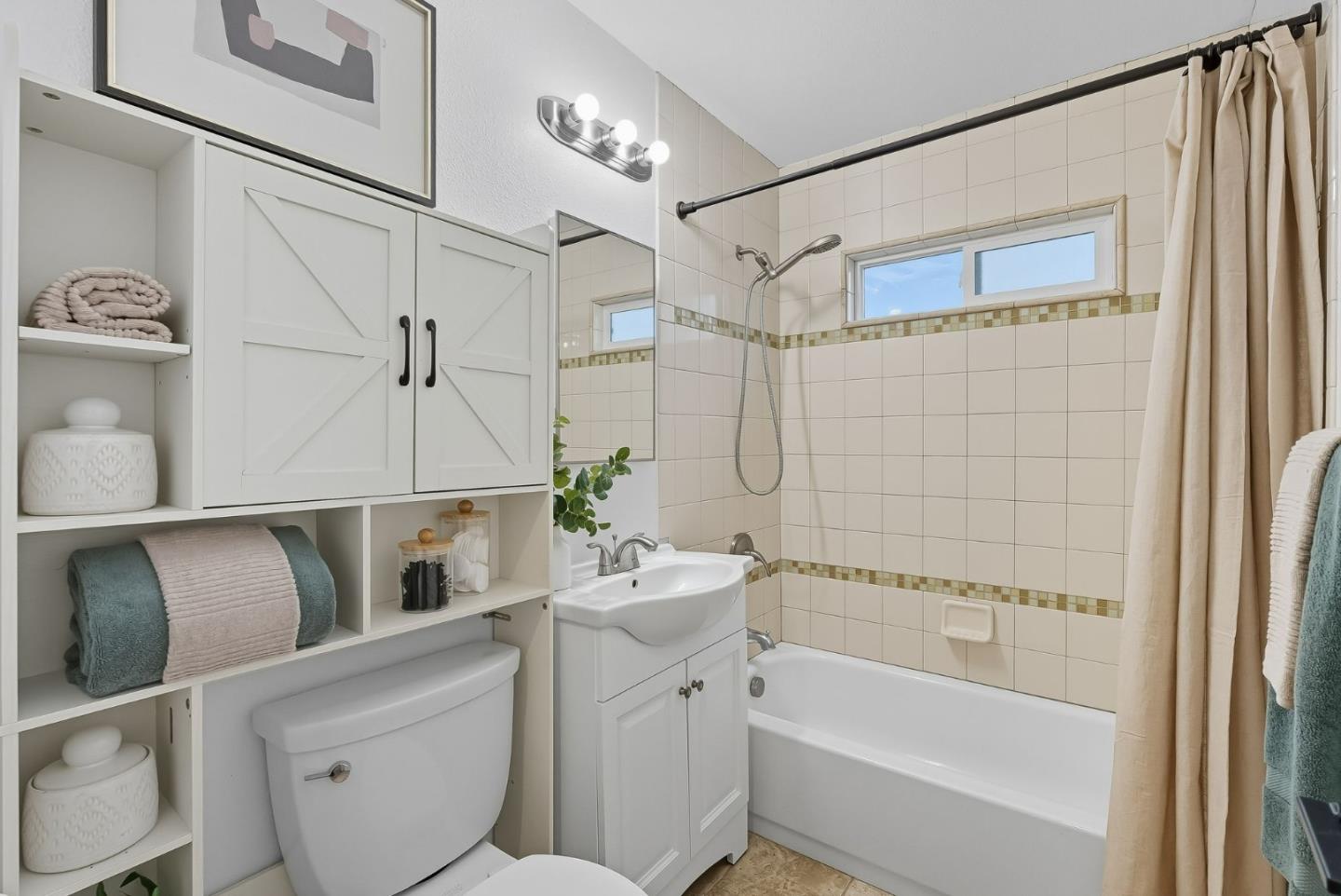 Detail Gallery Image 13 of 28 For 2917 Quinto Way, San Jose,  CA 95124 - 4 Beds | 2 Baths