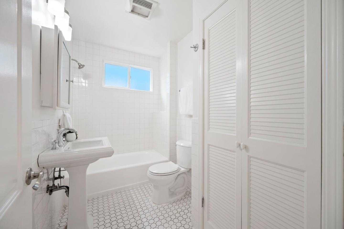 Detail Gallery Image 16 of 25 For 1976 Shoreview Ave, San Mateo,  CA 94401 - 3 Beds | 1 Baths