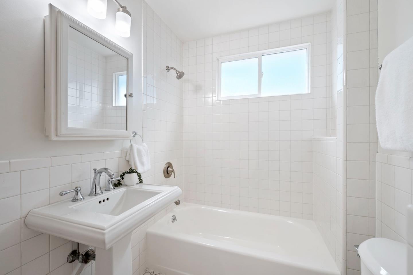 Detail Gallery Image 17 of 25 For 1976 Shoreview Ave, San Mateo,  CA 94401 - 3 Beds | 1 Baths