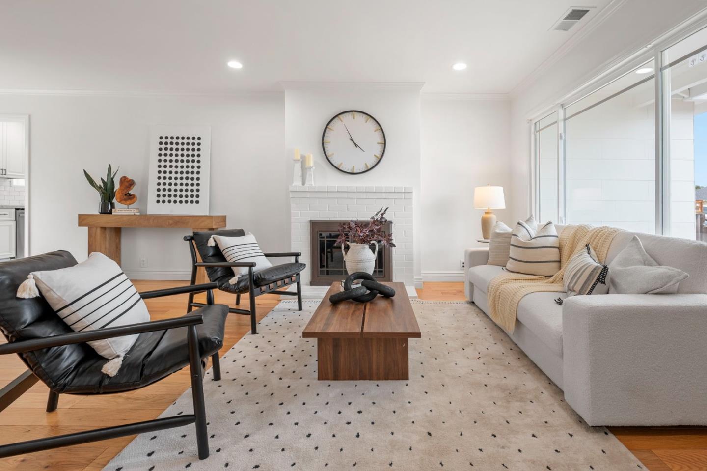 Detail Gallery Image 3 of 25 For 1976 Shoreview Ave, San Mateo,  CA 94401 - 3 Beds | 1 Baths