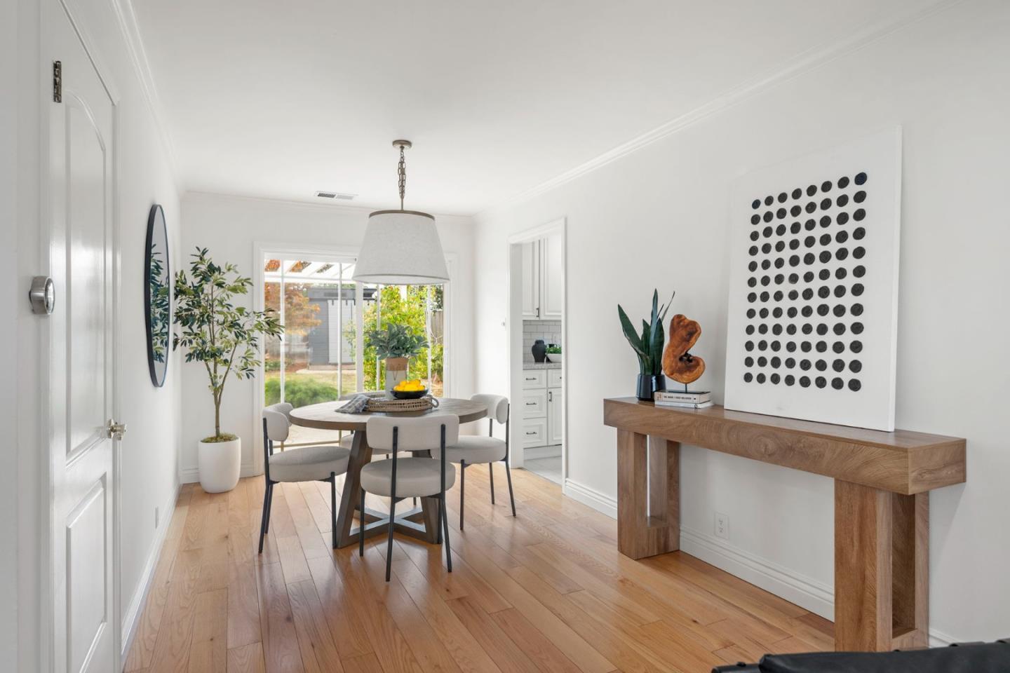 Detail Gallery Image 5 of 25 For 1976 Shoreview Ave, San Mateo,  CA 94401 - 3 Beds | 1 Baths