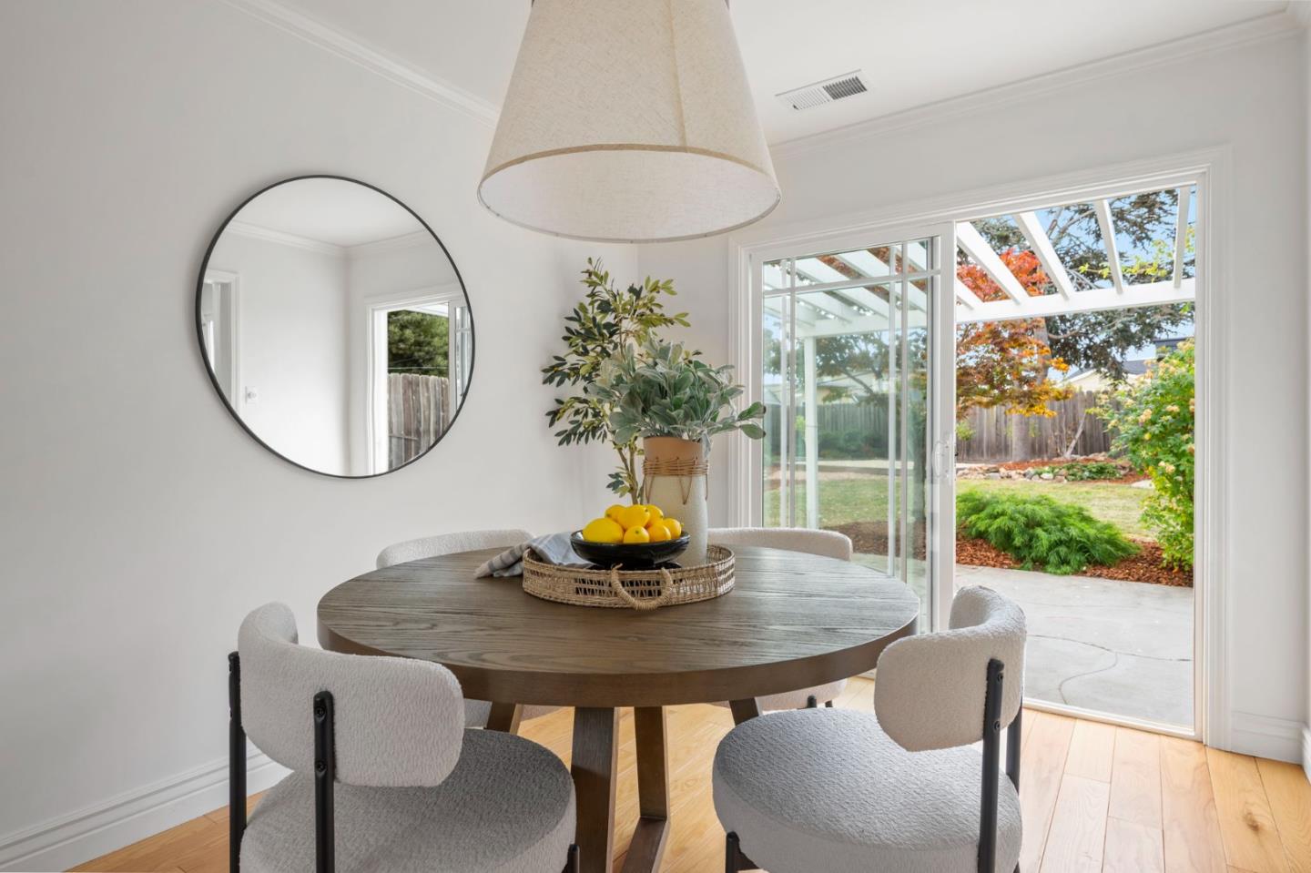 Detail Gallery Image 6 of 25 For 1976 Shoreview Ave, San Mateo,  CA 94401 - 3 Beds | 1 Baths