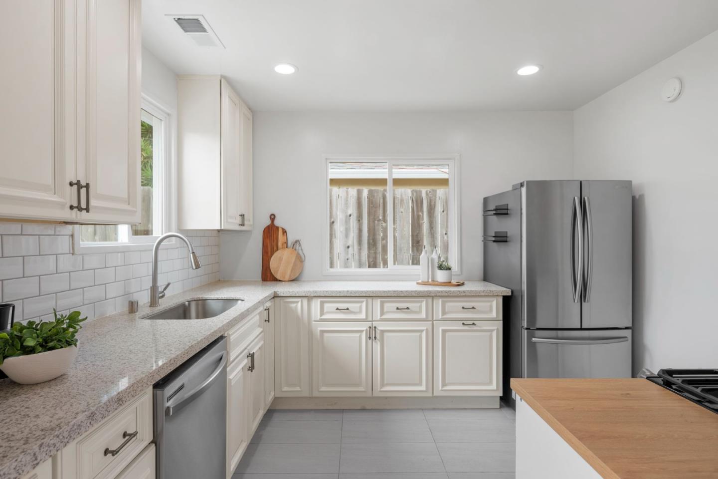 Detail Gallery Image 7 of 25 For 1976 Shoreview Ave, San Mateo,  CA 94401 - 3 Beds | 1 Baths