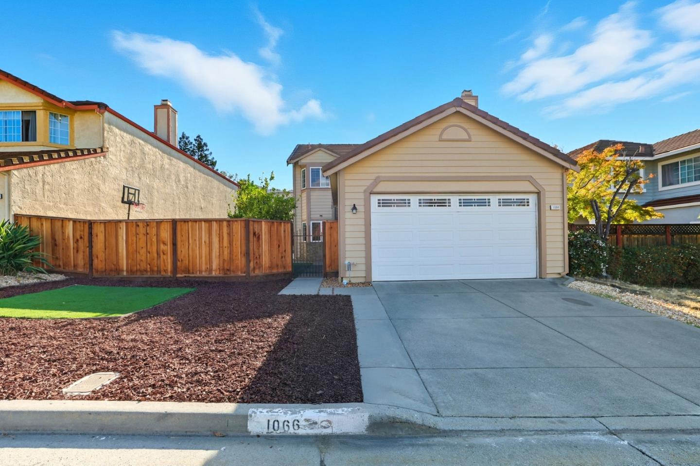 Detail Gallery Image 2 of 44 For 1066 Quail Creek Cir, San Jose,  CA 95120 - 3 Beds | 3 Baths