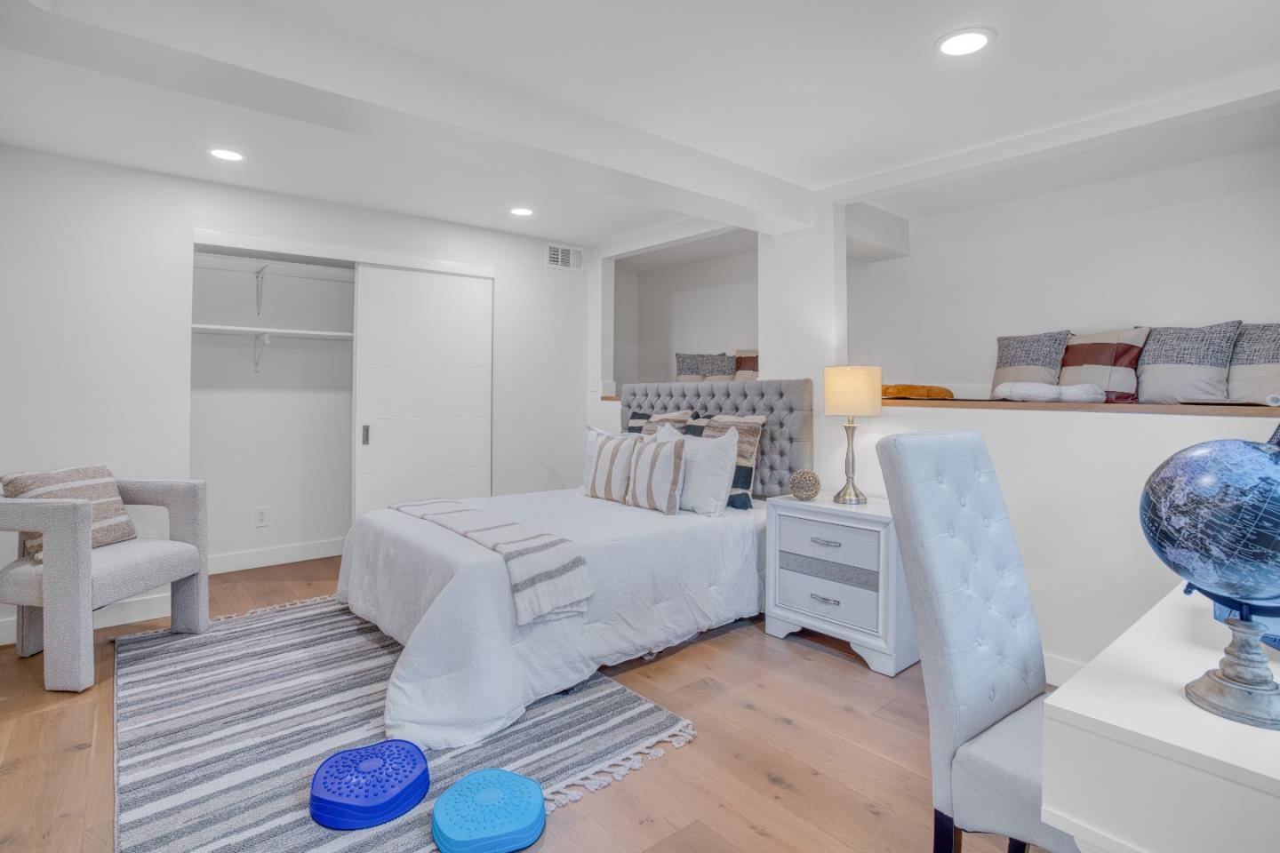 Detail Gallery Image 23 of 29 For 2614 Coronet Blvd, Belmont,  CA 94002 - 4 Beds | 3 Baths