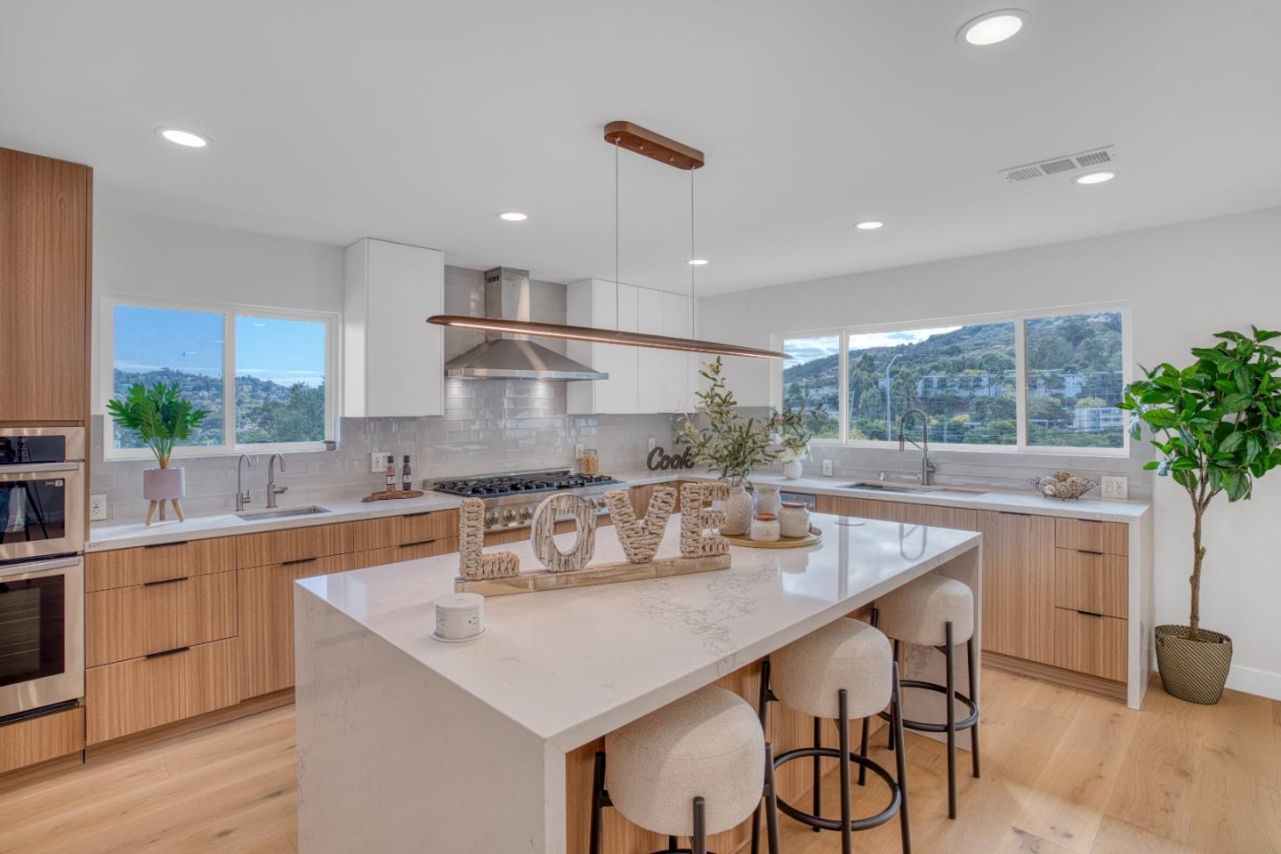 Detail Gallery Image 4 of 29 For 2614 Coronet Blvd, Belmont,  CA 94002 - 4 Beds | 3 Baths