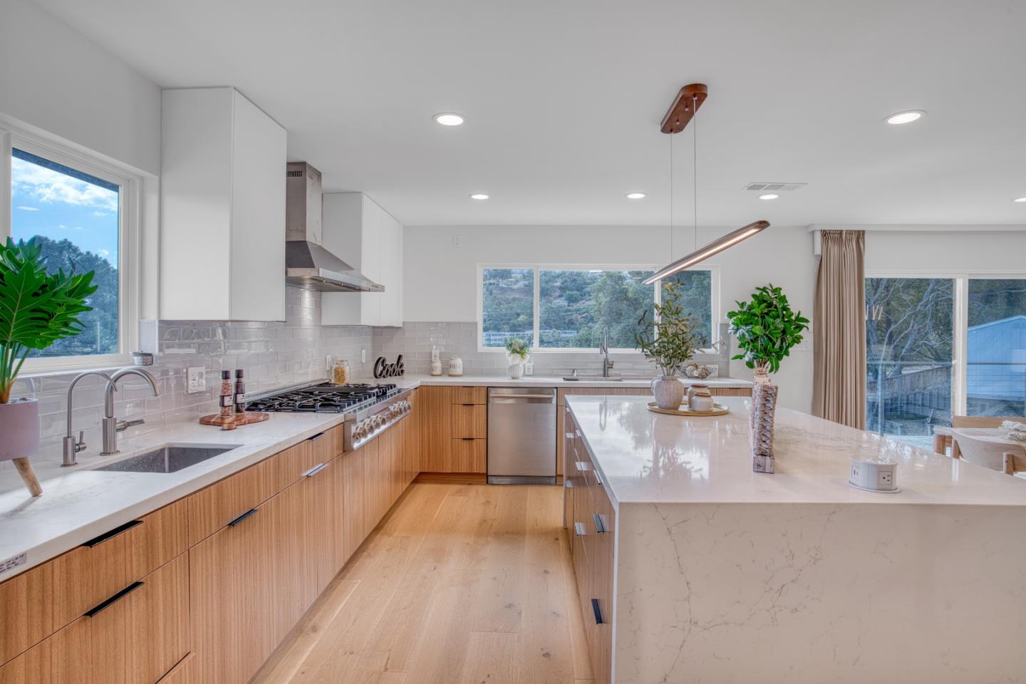 Detail Gallery Image 7 of 29 For 2614 Coronet Blvd, Belmont,  CA 94002 - 4 Beds | 3 Baths