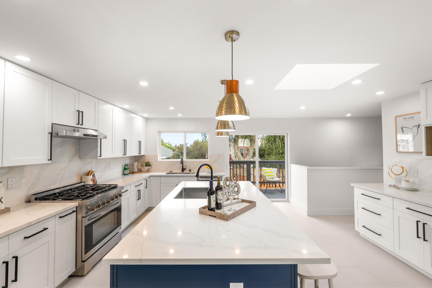 Detail Gallery Image 18 of 74 For 110 Poplar Ave, San Bruno,  CA 94066 - 3 Beds | 3 Baths