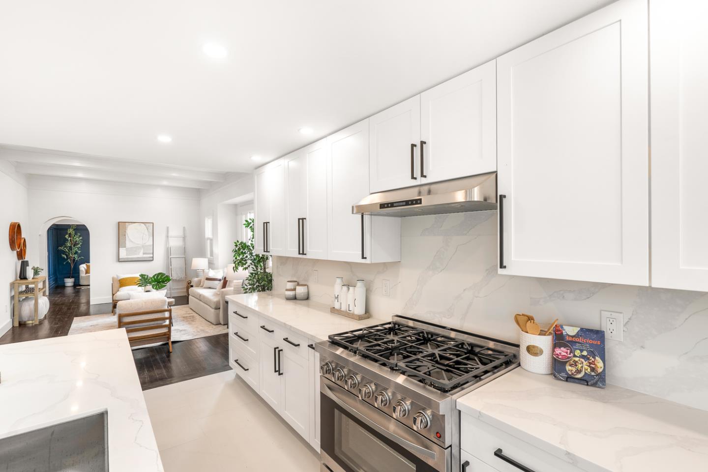 Detail Gallery Image 22 of 74 For 110 Poplar Ave, San Bruno,  CA 94066 - 3 Beds | 3 Baths