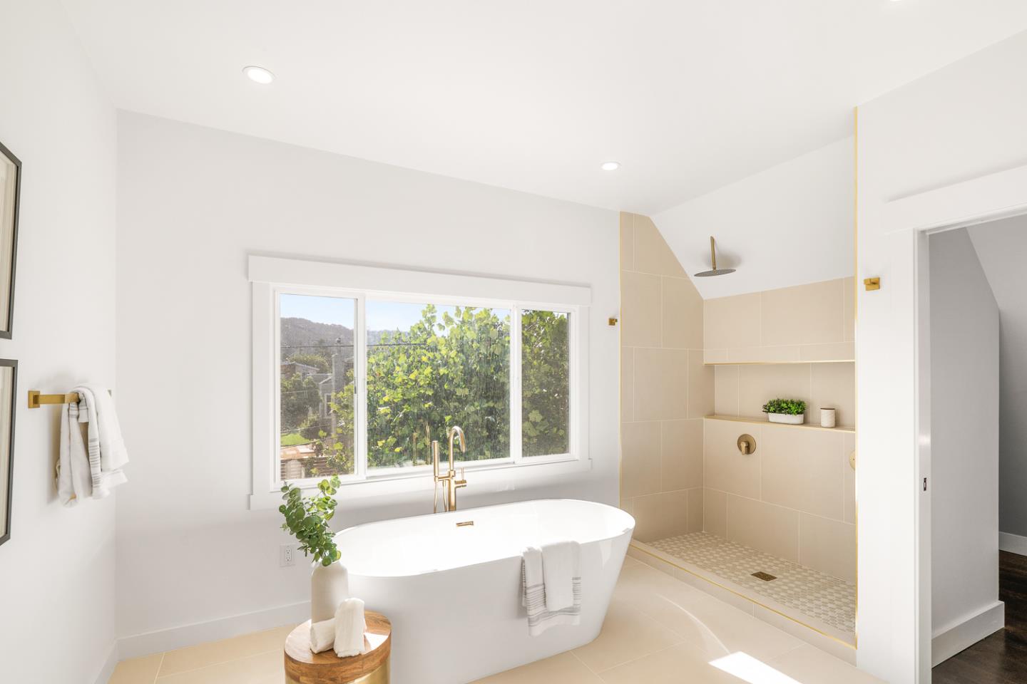 Detail Gallery Image 39 of 74 For 110 Poplar Ave, San Bruno,  CA 94066 - 3 Beds | 3 Baths