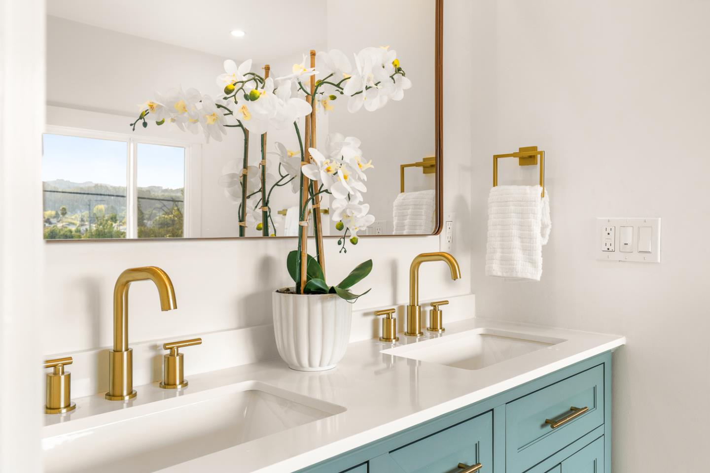 Detail Gallery Image 43 of 74 For 110 Poplar Ave, San Bruno,  CA 94066 - 3 Beds | 3 Baths