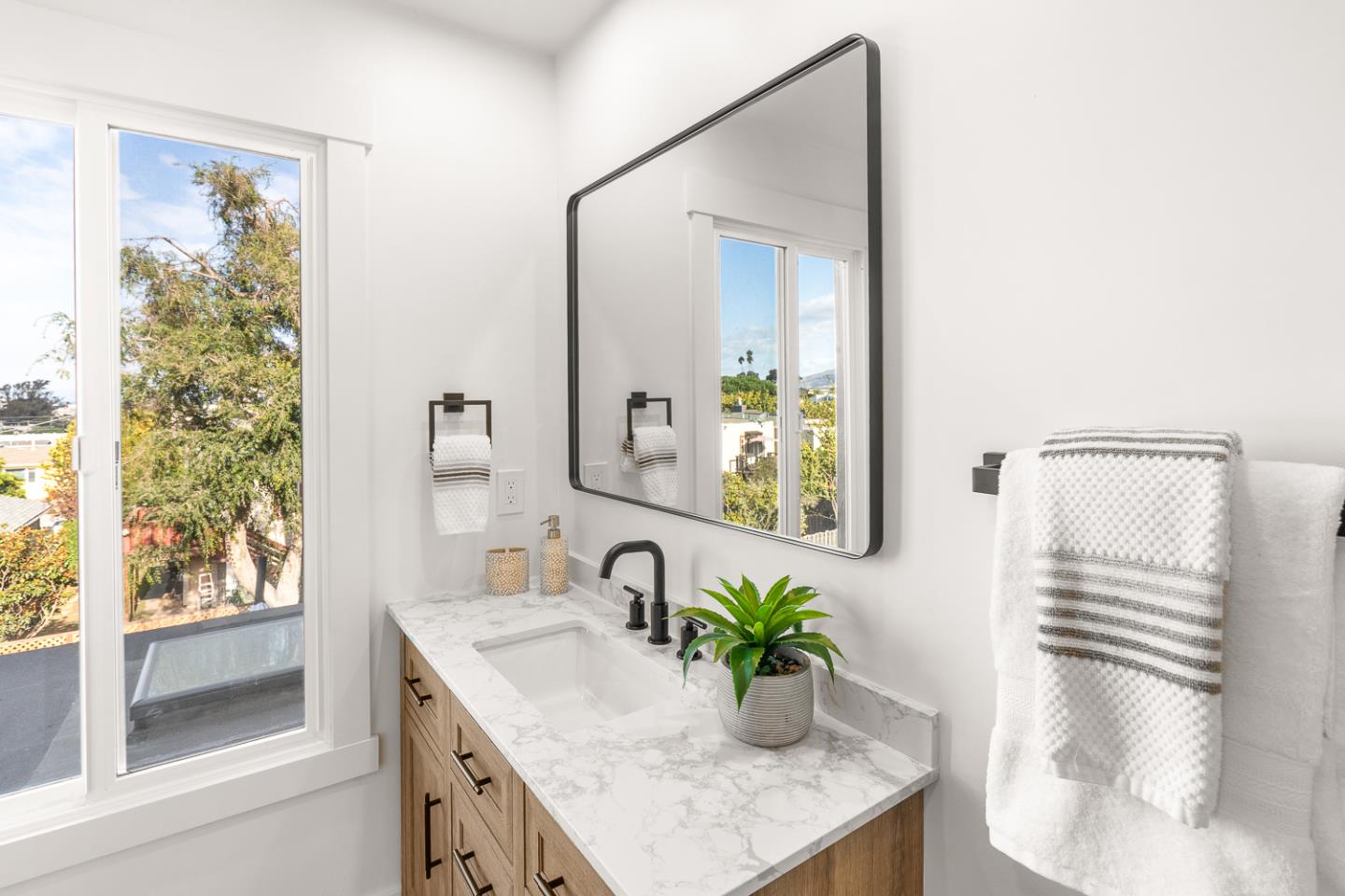 Detail Gallery Image 54 of 74 For 110 Poplar Ave, San Bruno,  CA 94066 - 3 Beds | 3 Baths