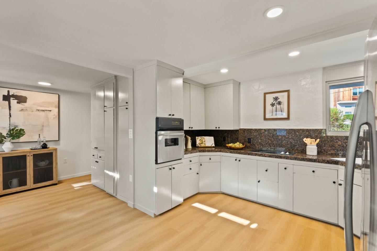 Detail Gallery Image 11 of 36 For 20 Don Ct, Redwood City,  CA 94062 - 4 Beds | 3 Baths