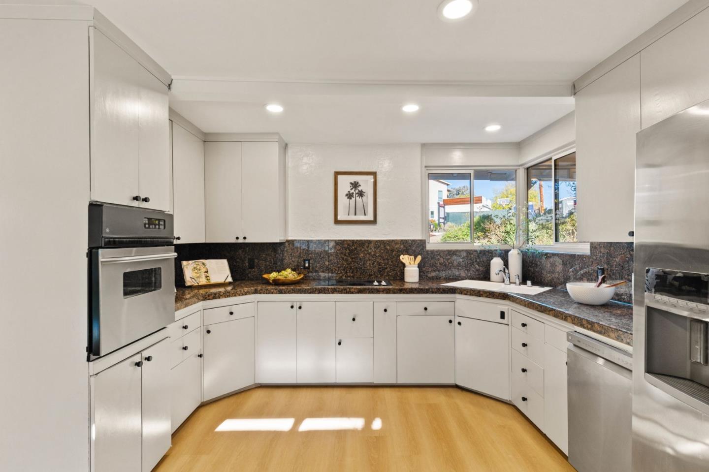 Detail Gallery Image 12 of 36 For 20 Don Ct, Redwood City,  CA 94062 - 4 Beds | 3 Baths