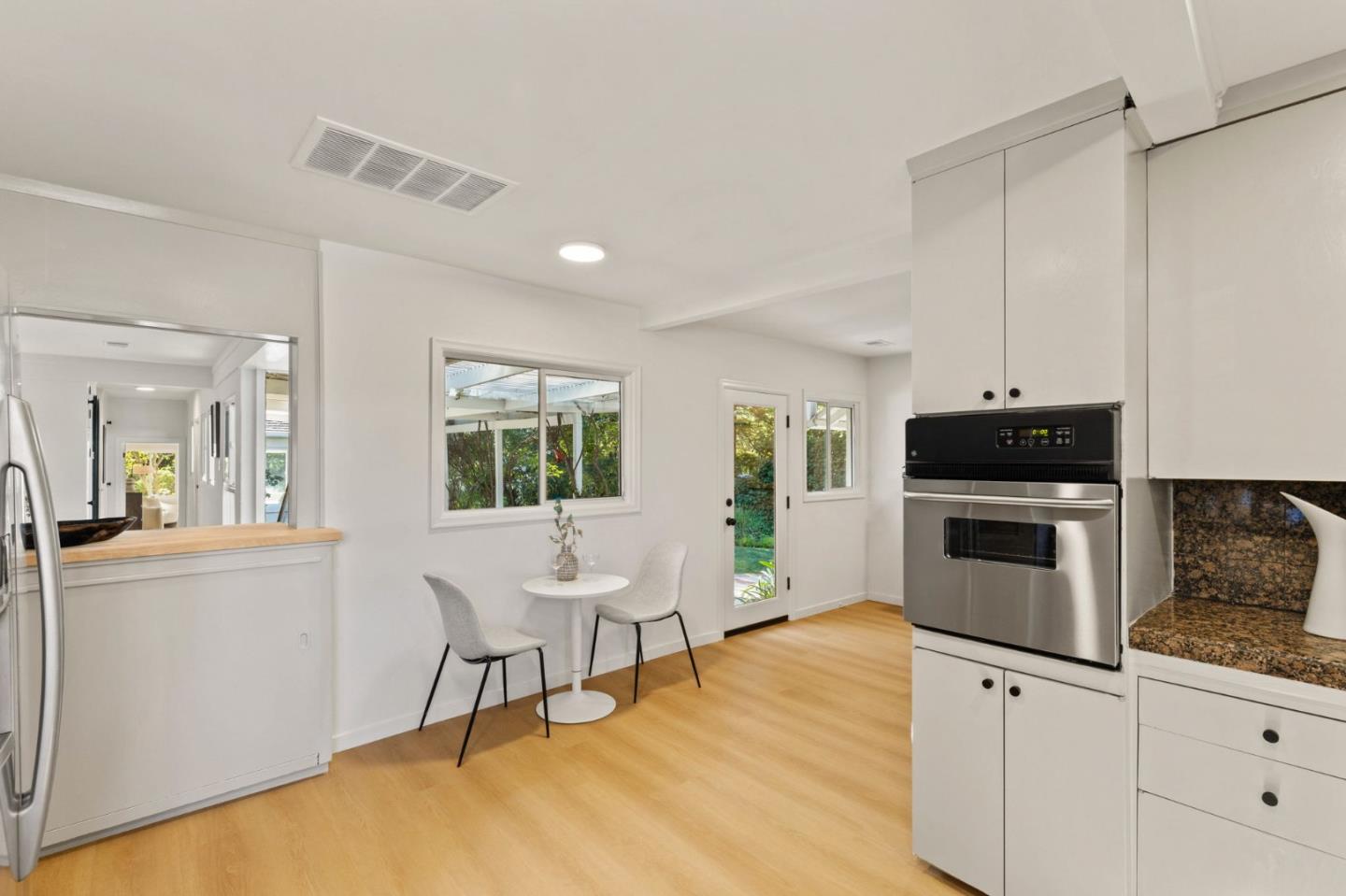 Detail Gallery Image 13 of 36 For 20 Don Ct, Redwood City,  CA 94062 - 4 Beds | 3 Baths