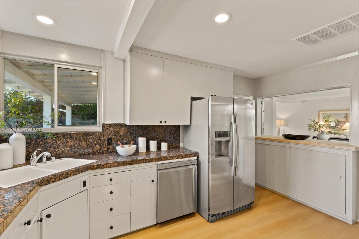 Detail Gallery Image 14 of 36 For 20 Don Ct, Redwood City,  CA 94062 - 4 Beds | 3 Baths