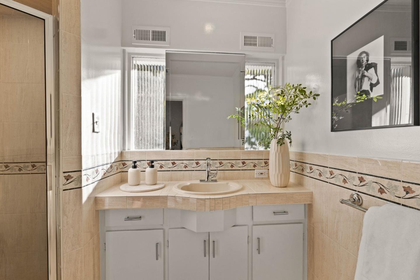 Detail Gallery Image 19 of 36 For 20 Don Ct, Redwood City,  CA 94062 - 4 Beds | 3 Baths