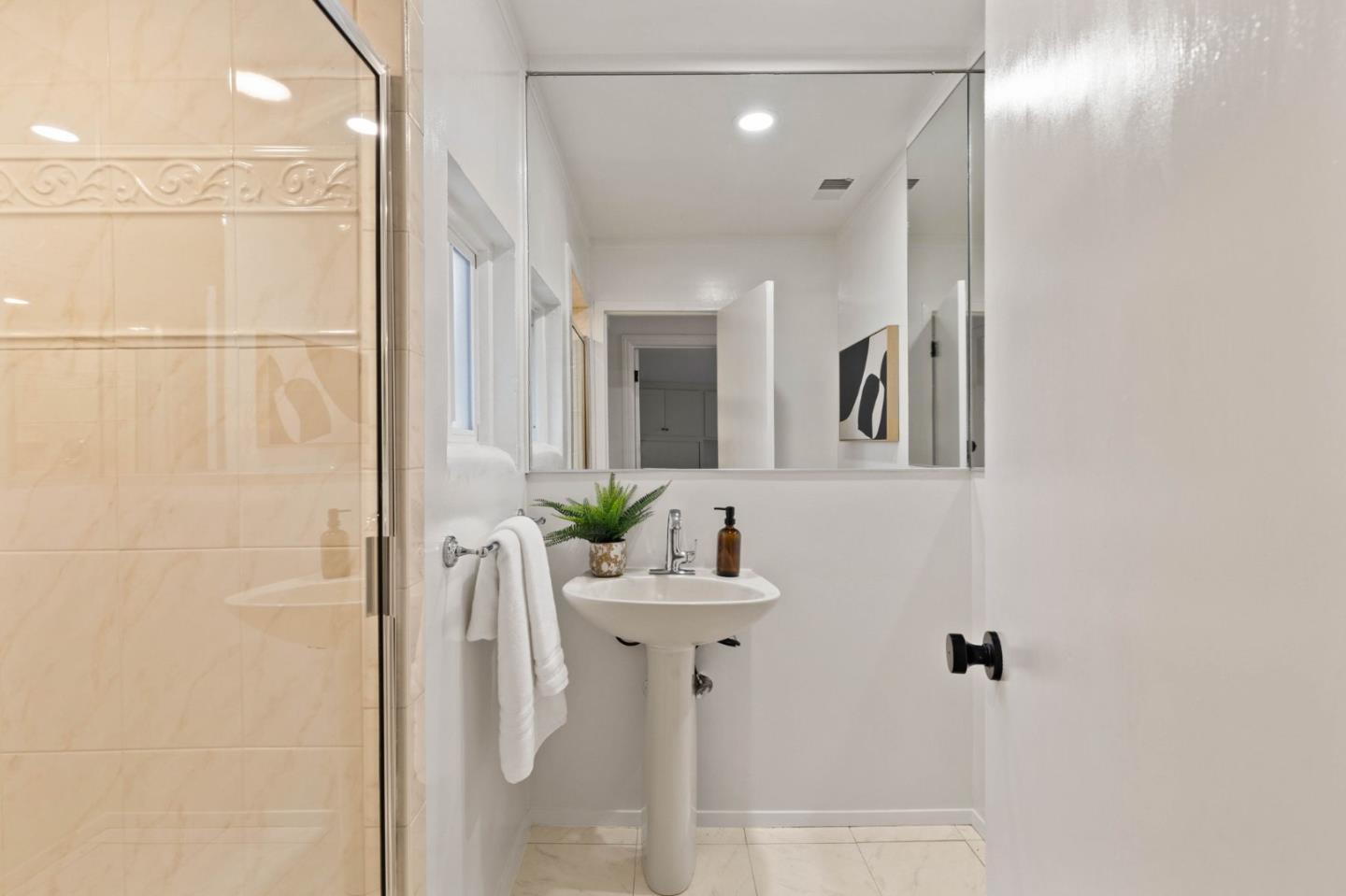 Detail Gallery Image 24 of 36 For 20 Don Ct, Redwood City,  CA 94062 - 4 Beds | 3 Baths