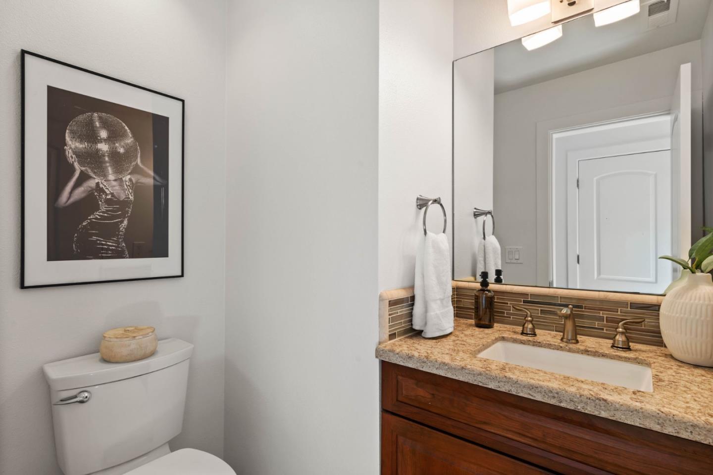 Detail Gallery Image 16 of 57 For 6 Lilly Ln, San Carlos,  CA 94070 - 3 Beds | 2/1 Baths