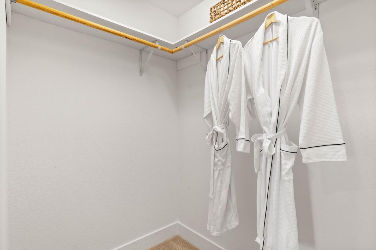 Detail Gallery Image 20 of 57 For 6 Lilly Ln, San Carlos,  CA 94070 - 3 Beds | 2/1 Baths