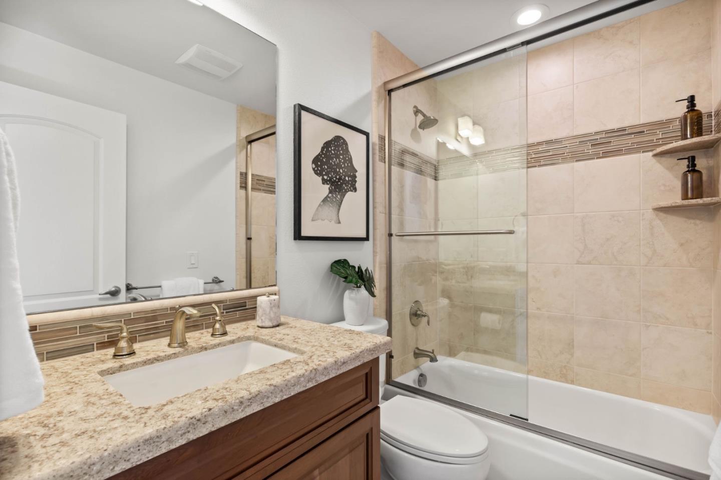 Detail Gallery Image 25 of 57 For 6 Lilly Ln, San Carlos,  CA 94070 - 3 Beds | 2/1 Baths