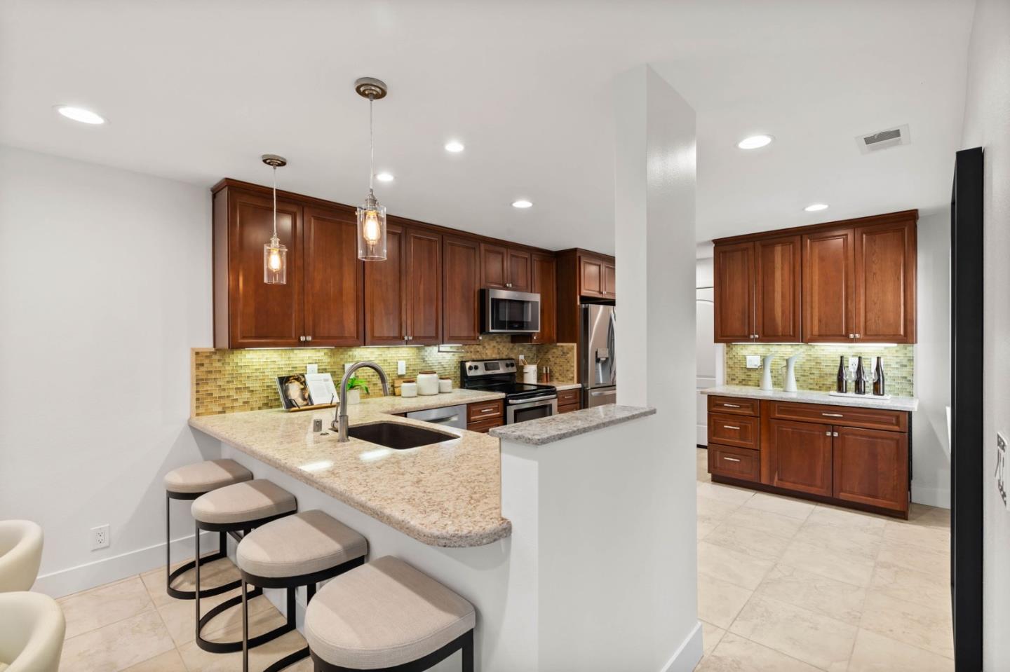 Detail Gallery Image 7 of 57 For 6 Lilly Ln, San Carlos,  CA 94070 - 3 Beds | 2/1 Baths