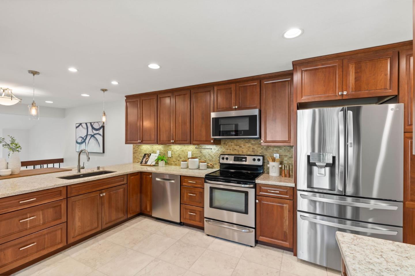 Detail Gallery Image 9 of 57 For 6 Lilly Ln, San Carlos,  CA 94070 - 3 Beds | 2/1 Baths