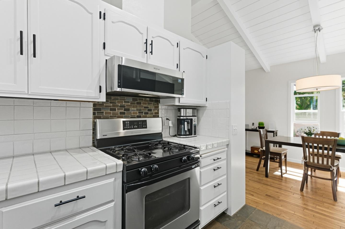 Detail Gallery Image 12 of 52 For 2471 Tuckahoe Ter, Royal Oaks,  CA 95076 - 3 Beds | 2 Baths