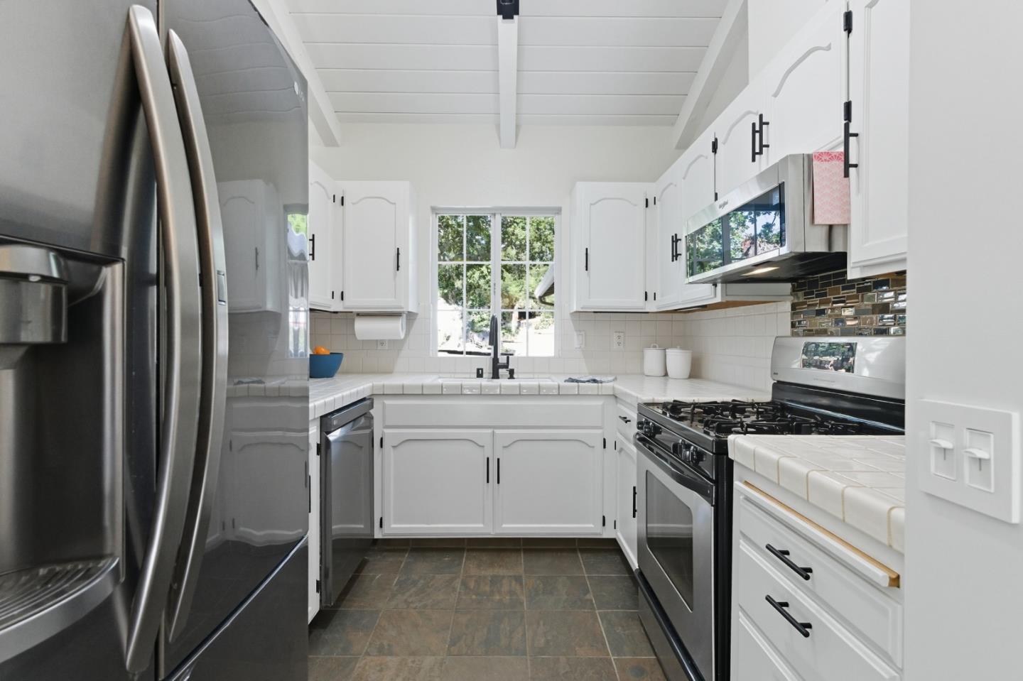 Detail Gallery Image 13 of 52 For 2471 Tuckahoe Ter, Royal Oaks,  CA 95076 - 3 Beds | 2 Baths