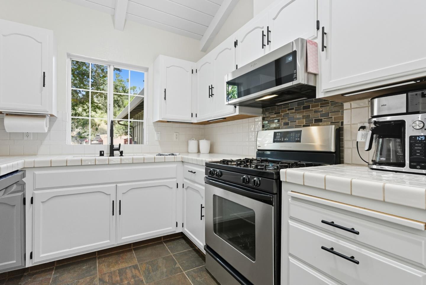 Detail Gallery Image 14 of 52 For 2471 Tuckahoe Ter, Royal Oaks,  CA 95076 - 3 Beds | 2 Baths