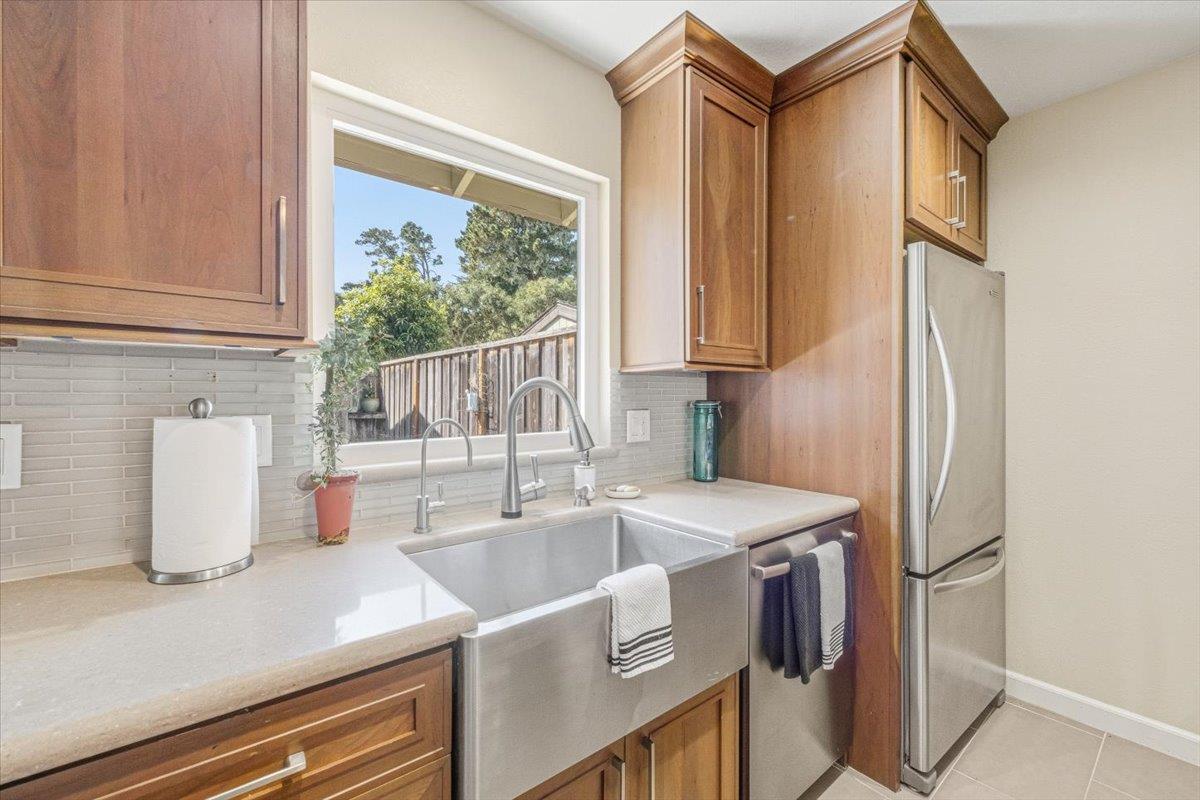 Detail Gallery Image 19 of 41 For 1109 Heather Ln, Pacific Grove,  CA 93950 - 2 Beds | 2 Baths