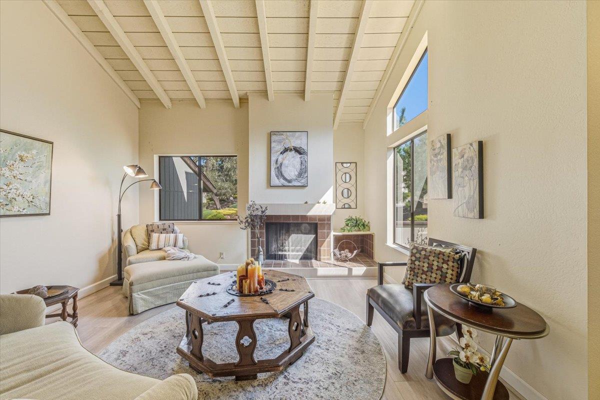 Detail Gallery Image 8 of 41 For 1109 Heather Ln, Pacific Grove,  CA 93950 - 2 Beds | 2 Baths