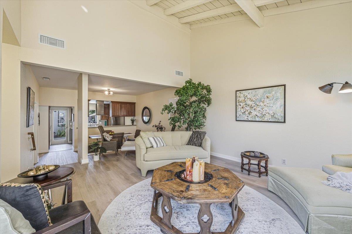 Detail Gallery Image 9 of 41 For 1109 Heather Ln, Pacific Grove,  CA 93950 - 2 Beds | 2 Baths