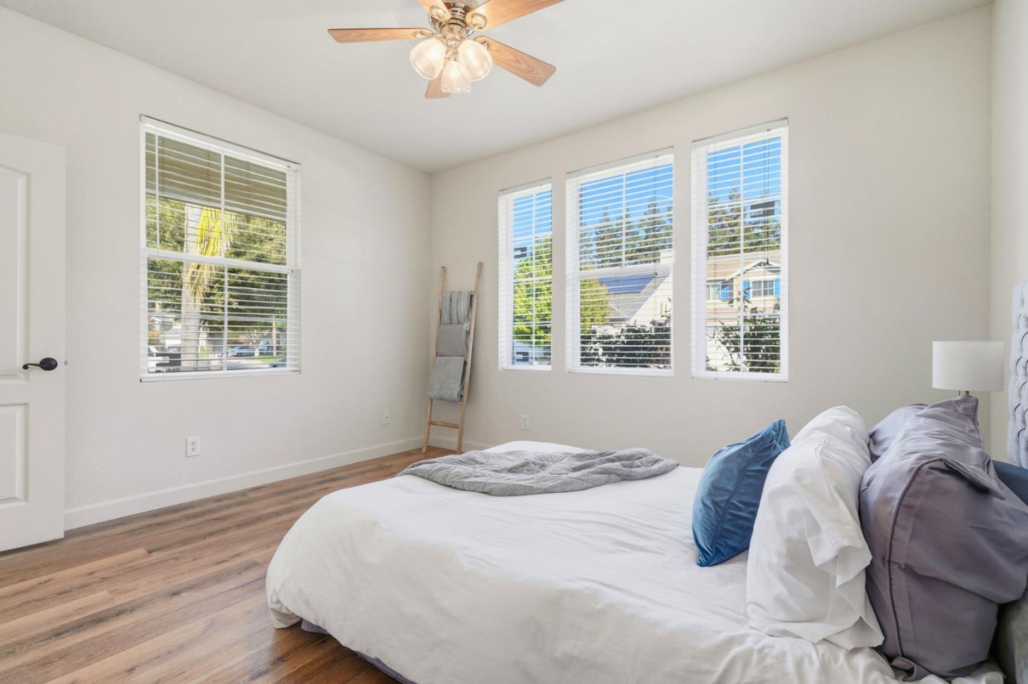 Detail Gallery Image 7 of 45 For 1867 Crater Pl, Tracy,  CA 95304 - 4 Beds | 3 Baths