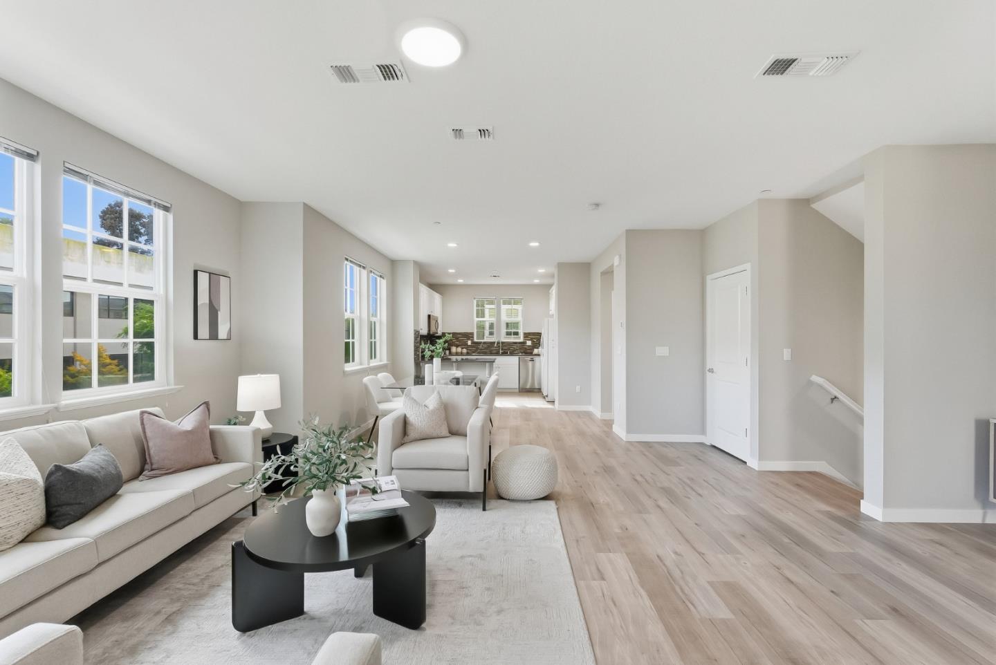 Detail Gallery Image 11 of 52 For 3400 Pyramid Way, Mountain View,  CA 94043 - 4 Beds | 4 Baths