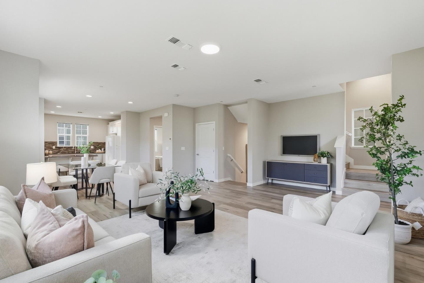 Detail Gallery Image 12 of 52 For 3400 Pyramid Way, Mountain View,  CA 94043 - 4 Beds | 4 Baths