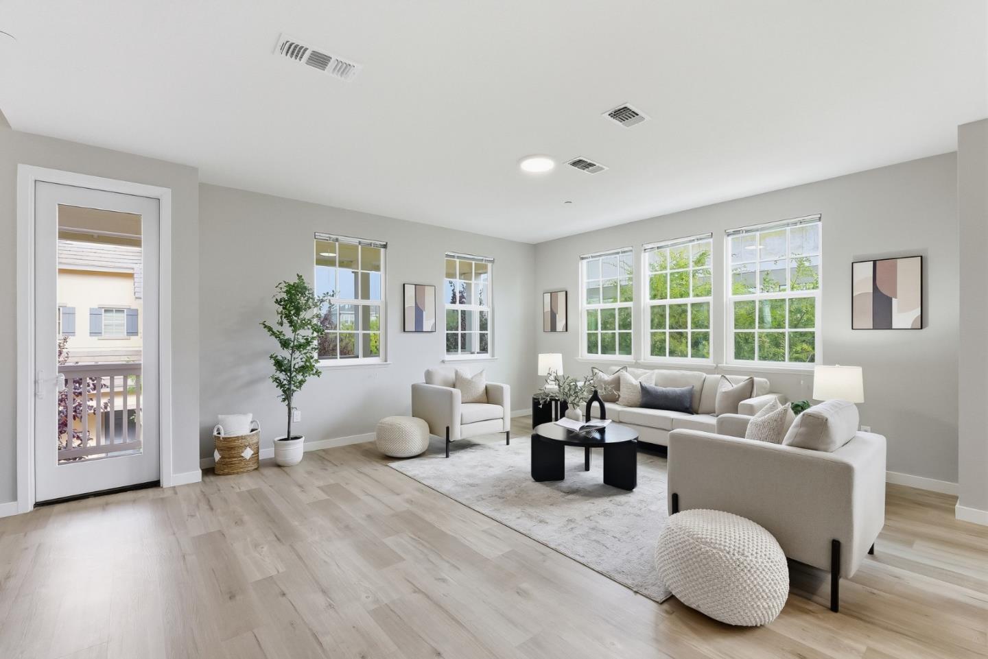 Detail Gallery Image 13 of 52 For 3400 Pyramid Way, Mountain View,  CA 94043 - 4 Beds | 4 Baths