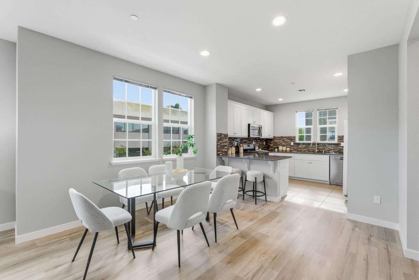 Detail Gallery Image 16 of 52 For 3400 Pyramid Way, Mountain View,  CA 94043 - 4 Beds | 4 Baths