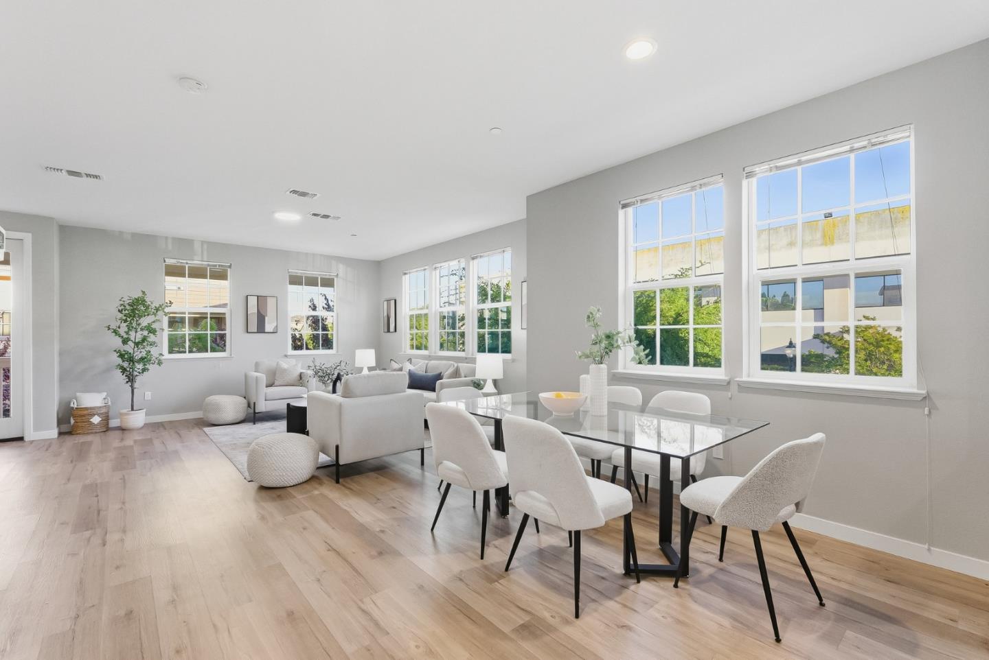 Detail Gallery Image 18 of 52 For 3400 Pyramid Way, Mountain View,  CA 94043 - 4 Beds | 4 Baths